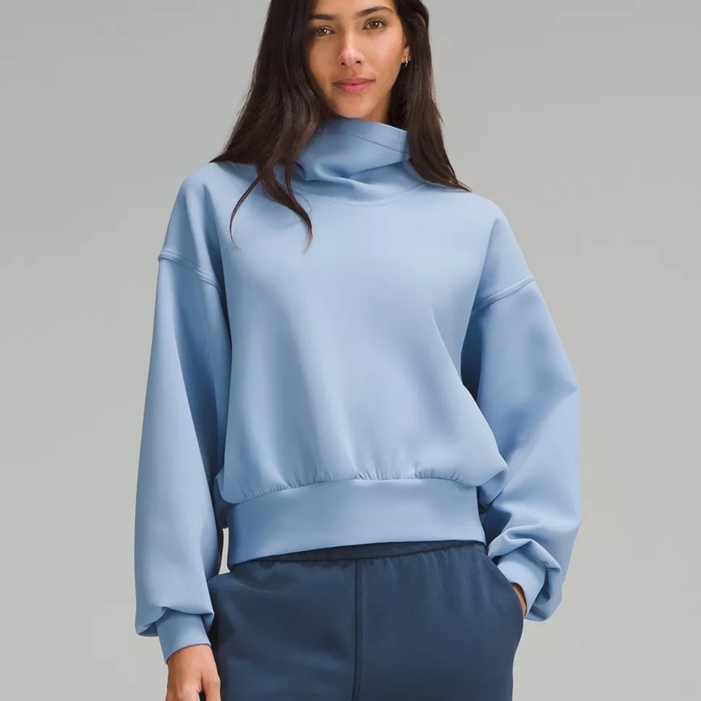 Lululemon Full Flourish Pullover size 6 Blue Willow